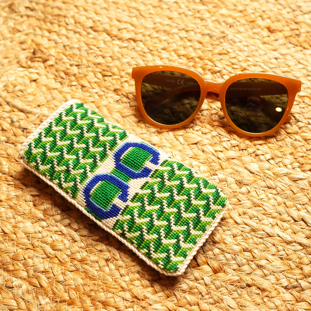 
                      
                        Y Pattern Eyeglasses Case: Green
                      
                    